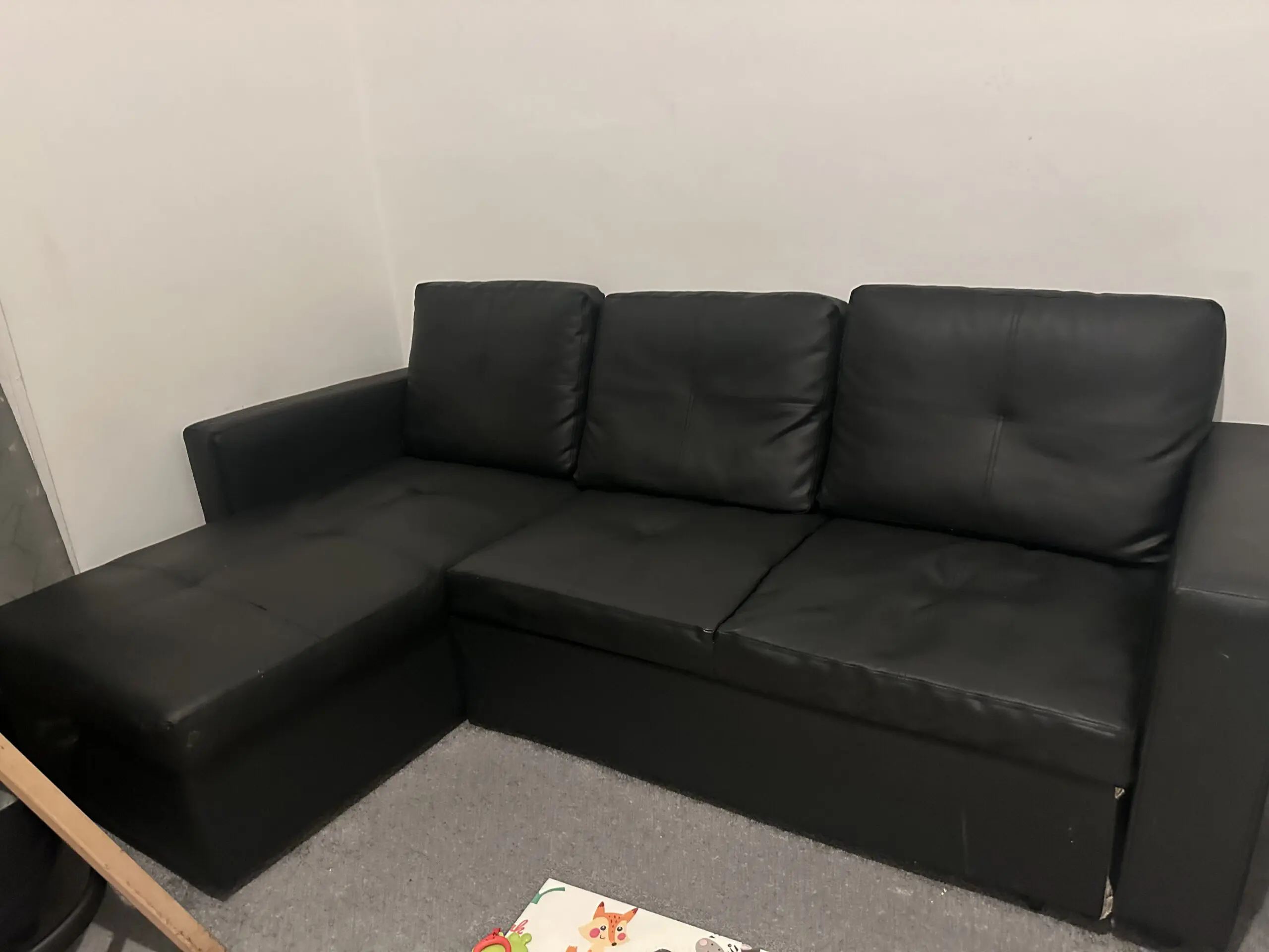 Debenhams L-Shaped Corner Sofa with Chaise – Perfect for Modern Living Spaces