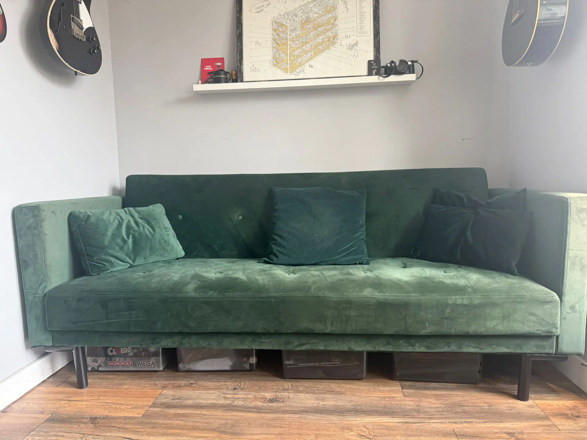 Modern 3-Seater Sofa with Button Tufting and Metal Legs