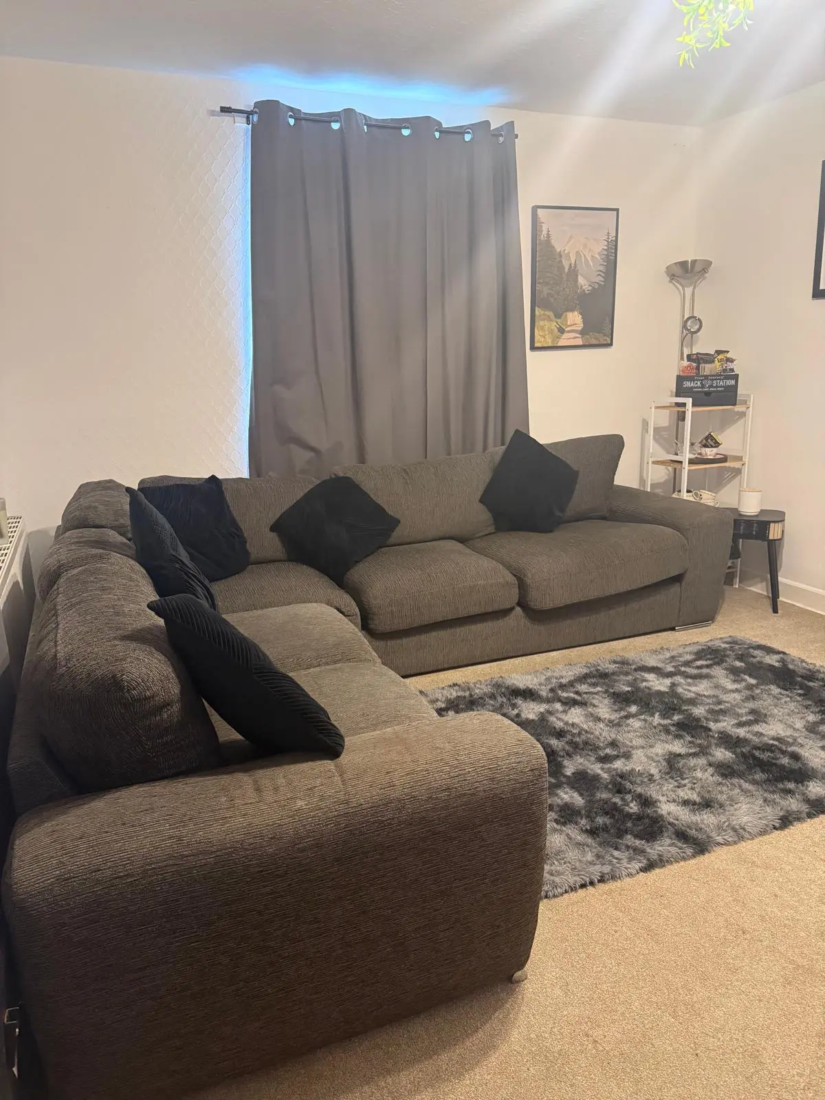 Large Grey Corner Sofa with Scatter Cushions – Spacious Family Seating