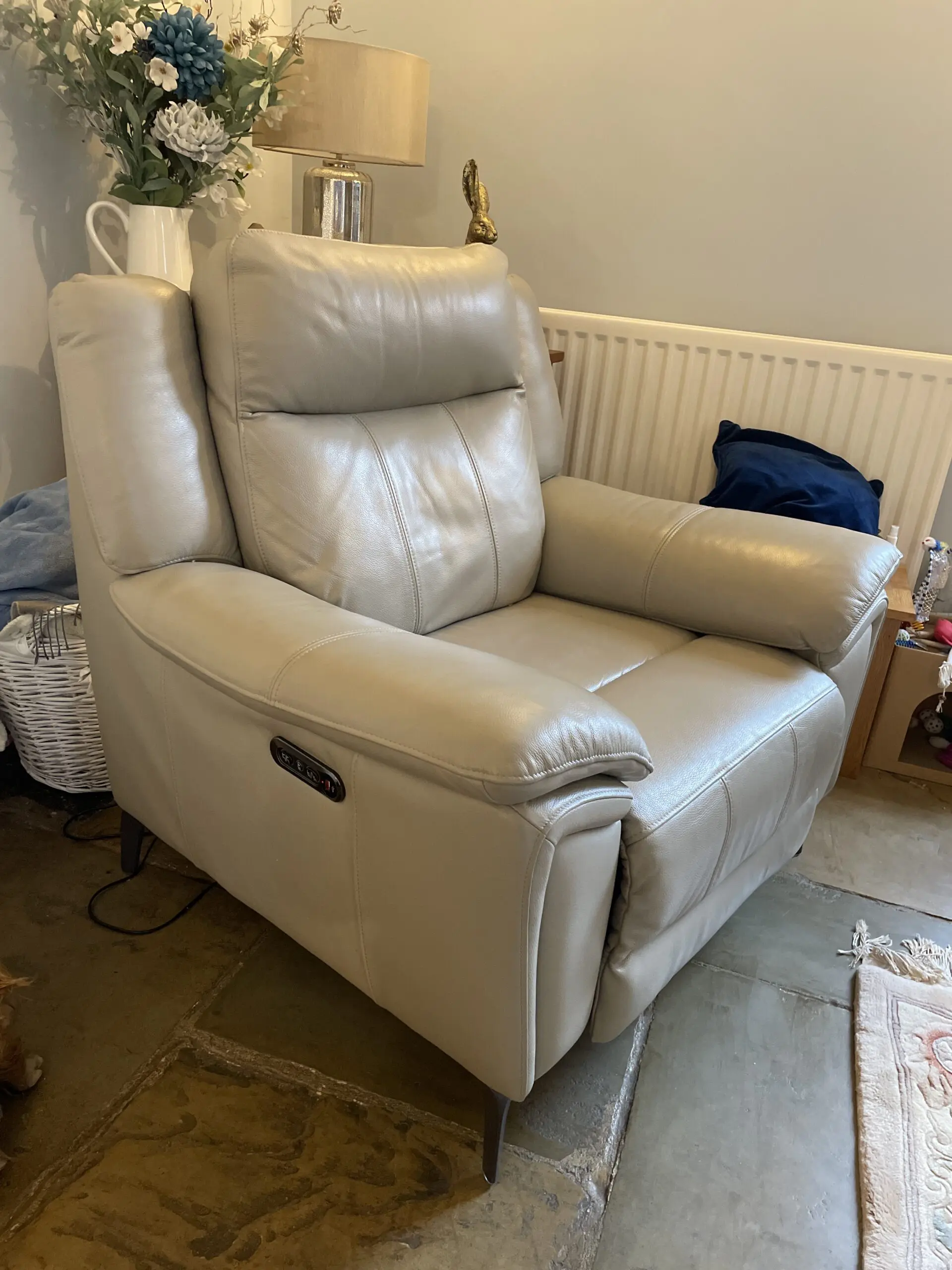 DFS Modern 3-Seater RECLINING Sofa and 2 matching chairs with High Back and Sleek Metal Legs