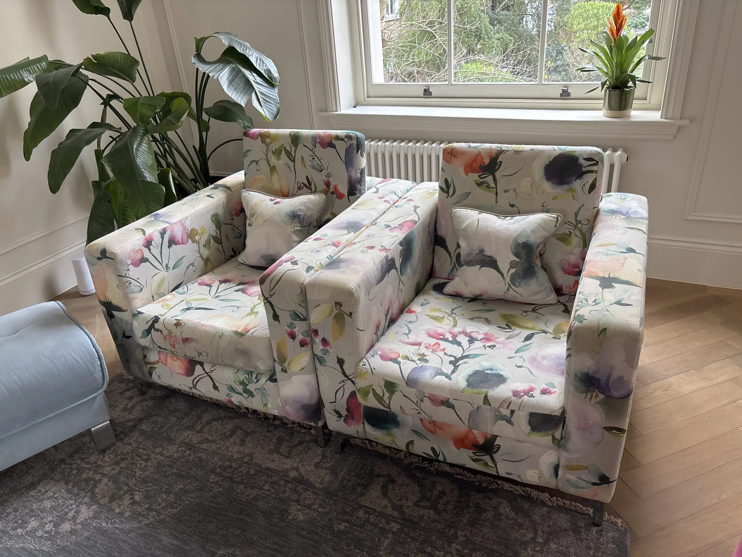 2 Luxurious Armchairs with Bold Floral Print