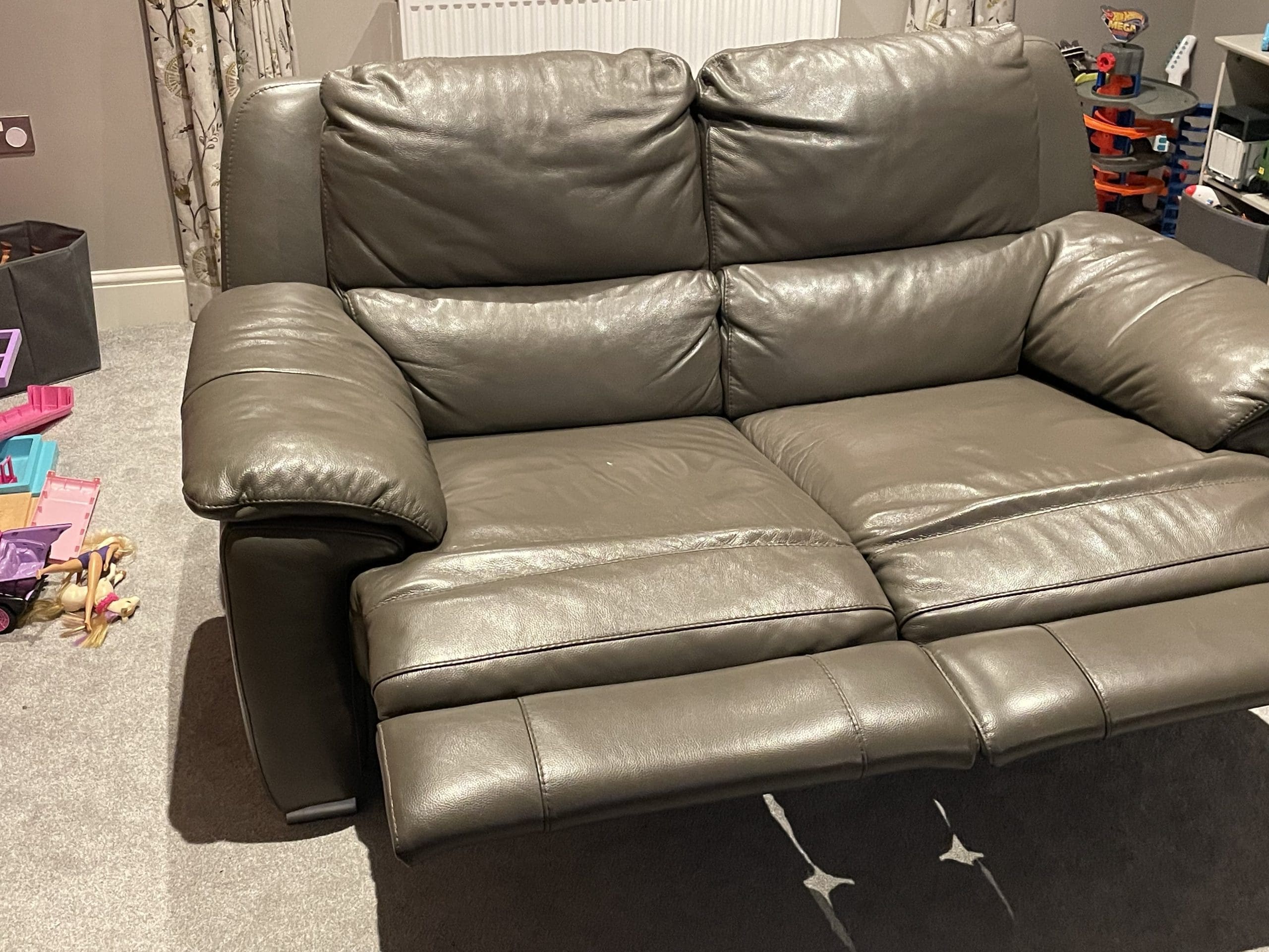 Quality leather reclining sofas Sofalistic The Sofa Marketplace