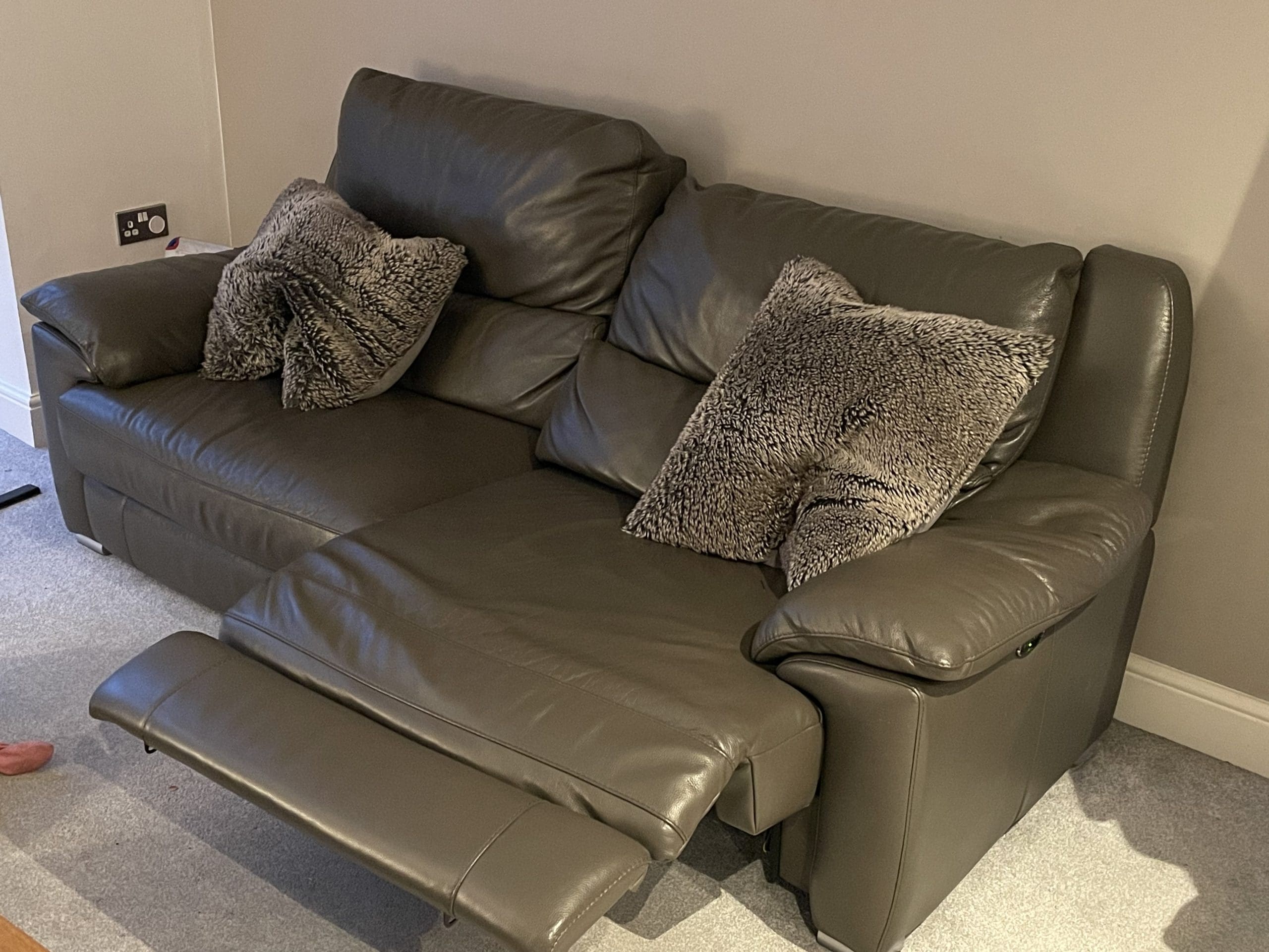 Quality leather reclining sofas Sofalistic The Sofa Marketplace