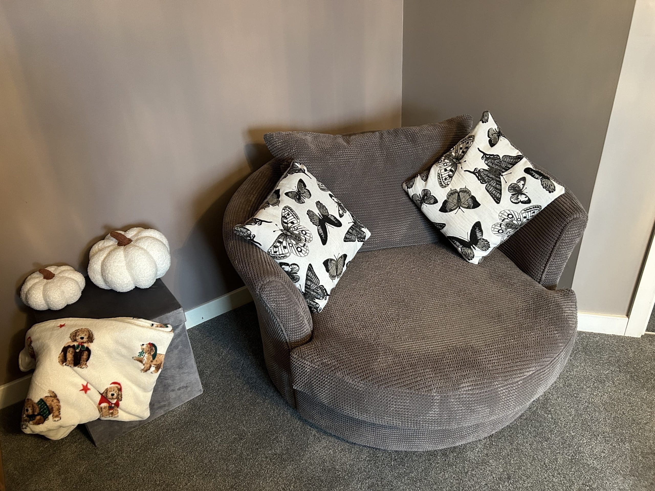 Dfs corner sofa and cuddle chair sales