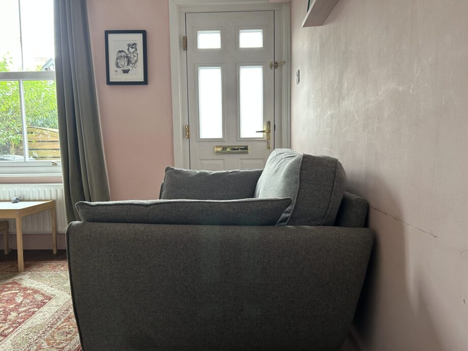 French Connection DFS Cuddler – Comfortable & Stylish