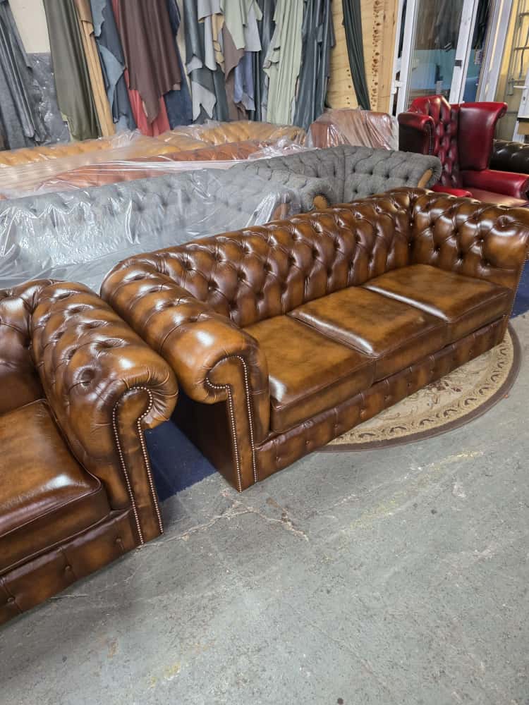 ANTIQUE GOLD LEATHER CHESTERFIELD SOFA SUITE