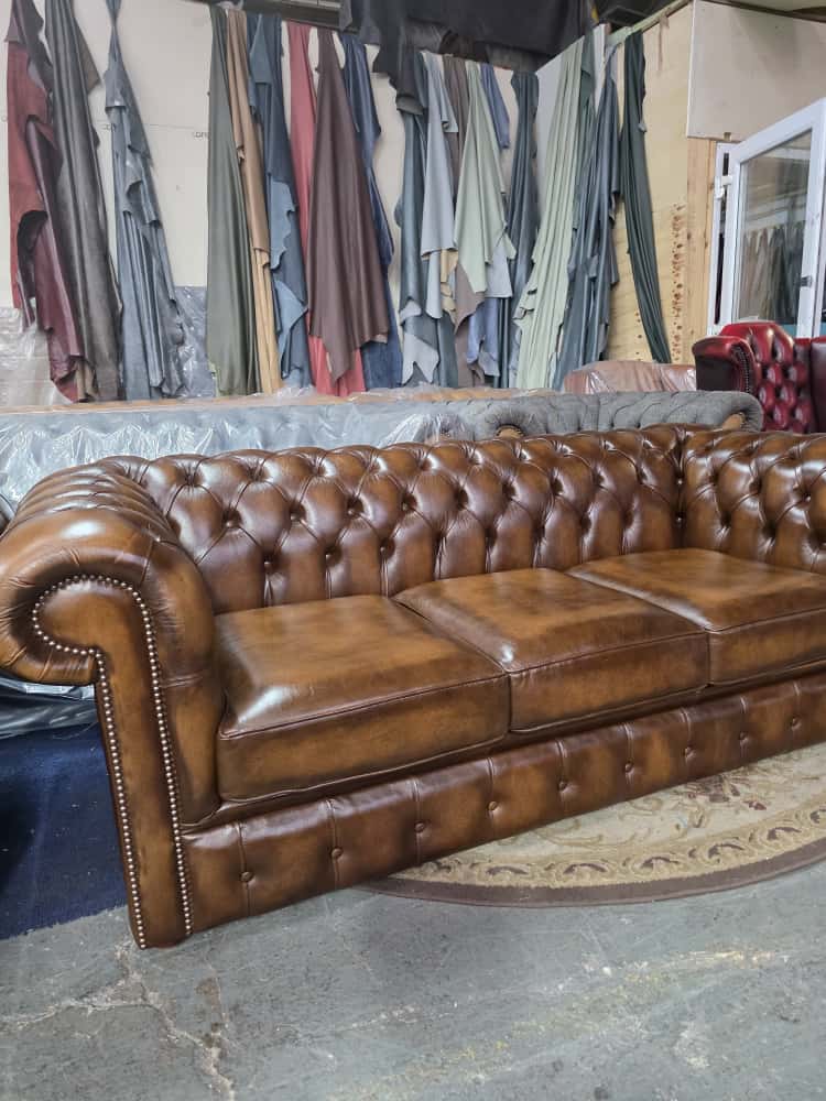 ANTIQUE GOLD LEATHER CHESTERFIELD SOFA SUITE