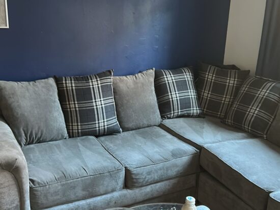 Home Detail Spacious Grey Corner Sofa with Tartan Accent Cushions – 4-5 Seater